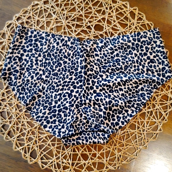 Victoria secret hiphugger leopard print panties - Picture 4 of 4